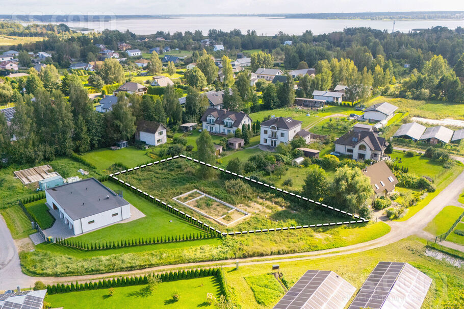 Senlejas 12, Rīga — zeme