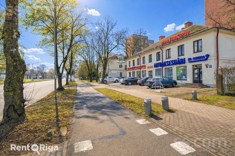 Brīvības gatve 422, Rīga, Jugla — telpa