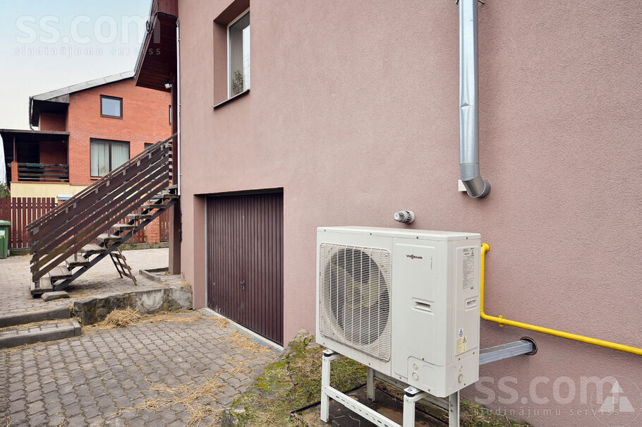 Riekstu iela, Rīgas rajons, Baloži — maja