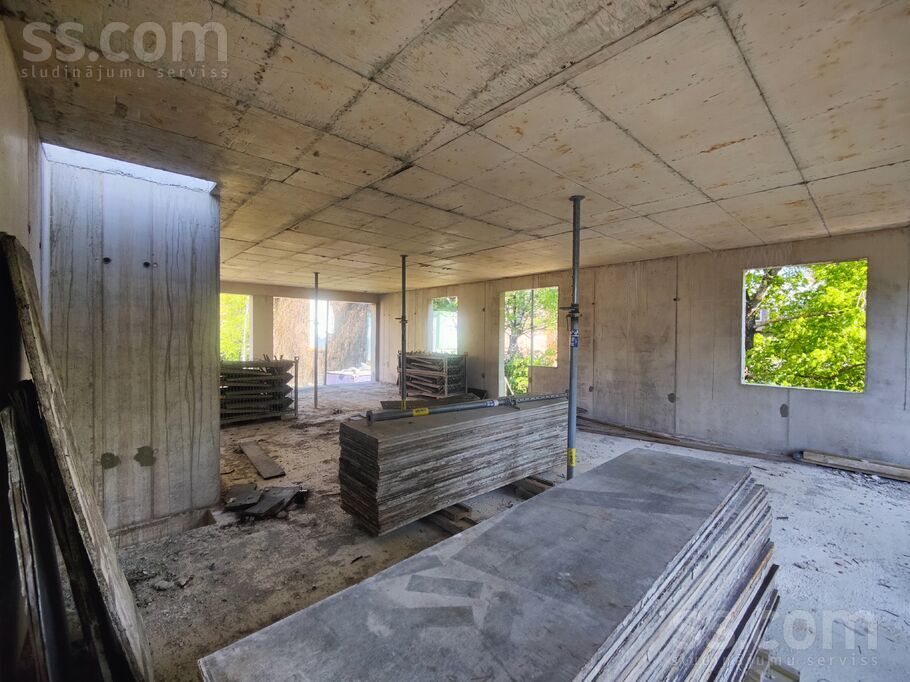 Dainas 8, Rīga — zeme