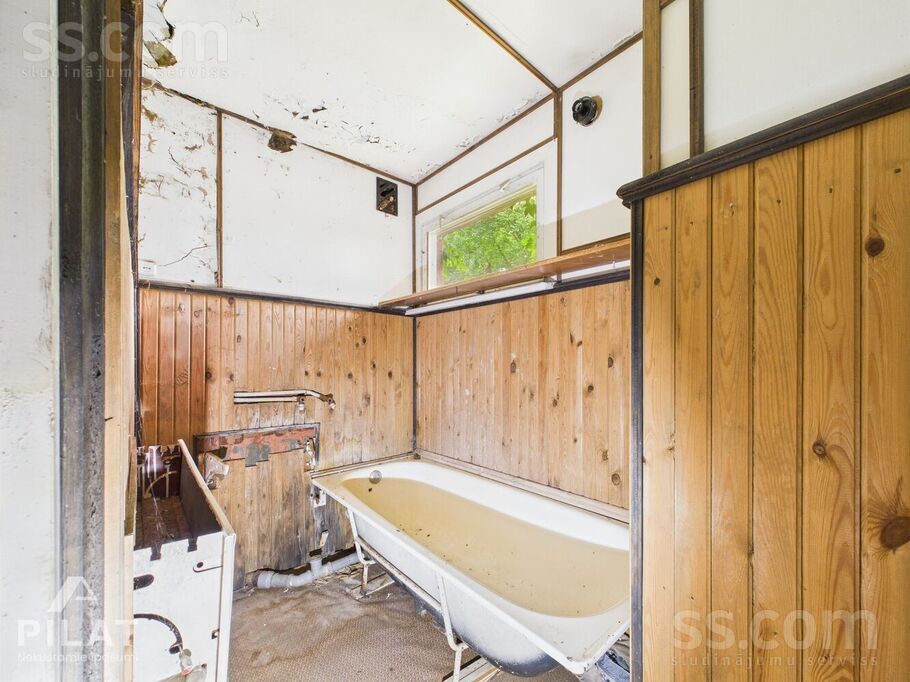 Roja, Roja, Talsi un raj., Rojas pag. — maja