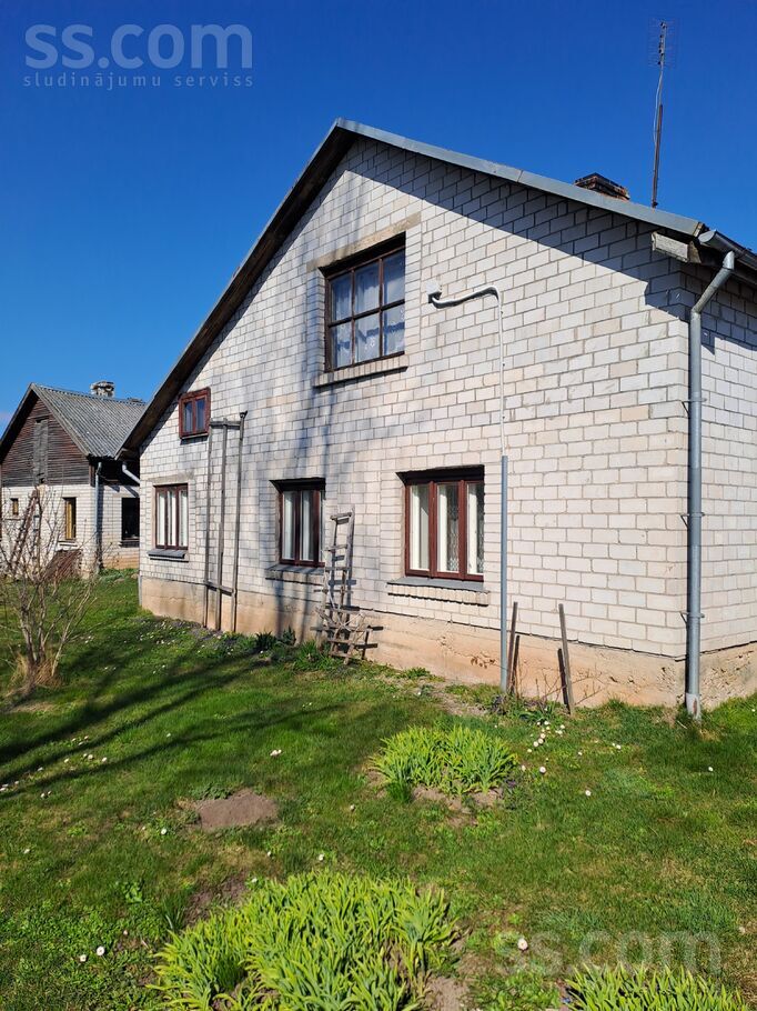 Striķu 83, Saldus un raj., Saldus — maja