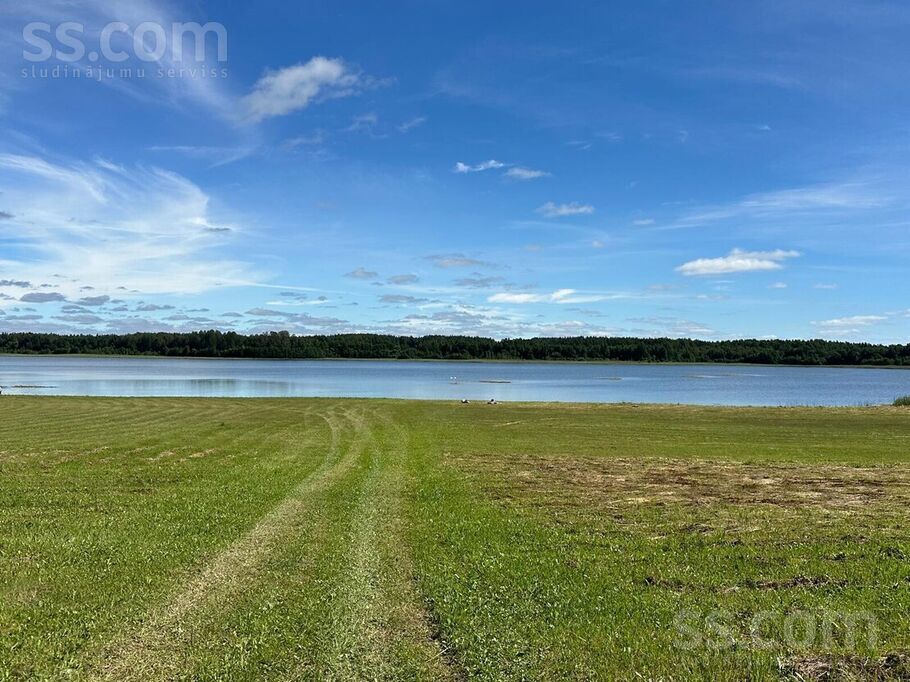 Biržkalna ezers, Kapiņi, Preiļi un raj., Aglonas pag. — zeme