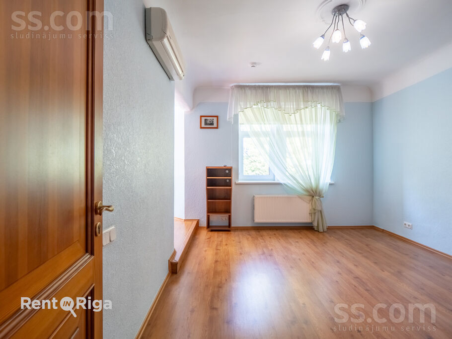 Sudrabu Edžus 1, Rīga — maja