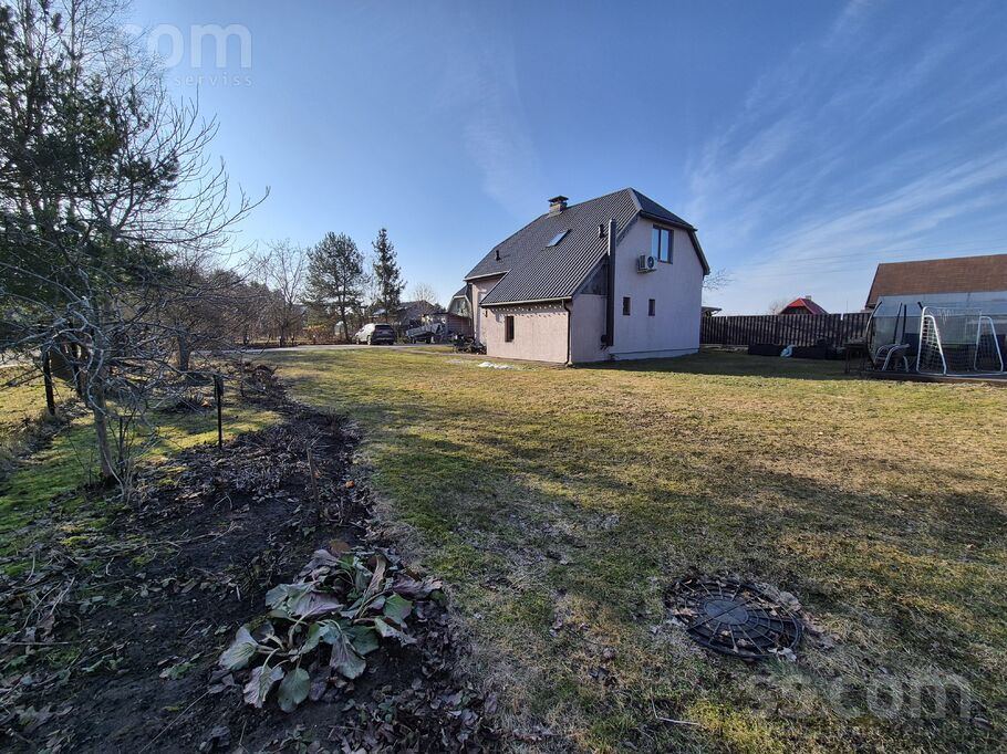 Viršu iela 1, Ogre un raj., Ikšķile — maja