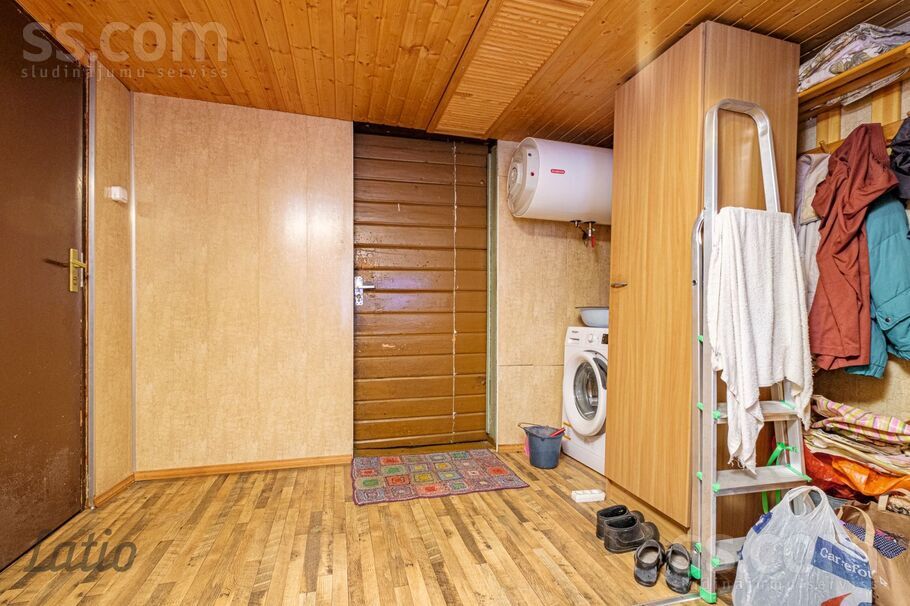 Dombrovska 18, Rīga — maja