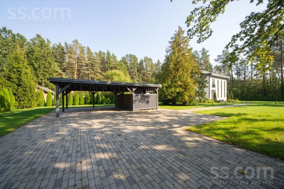 Ezeru iela 17, Jūrmala — maja