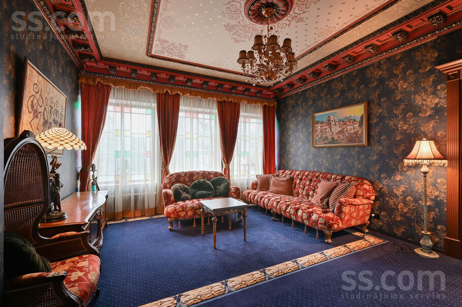 Omnibusa iela 8b, Jūrmala — maja