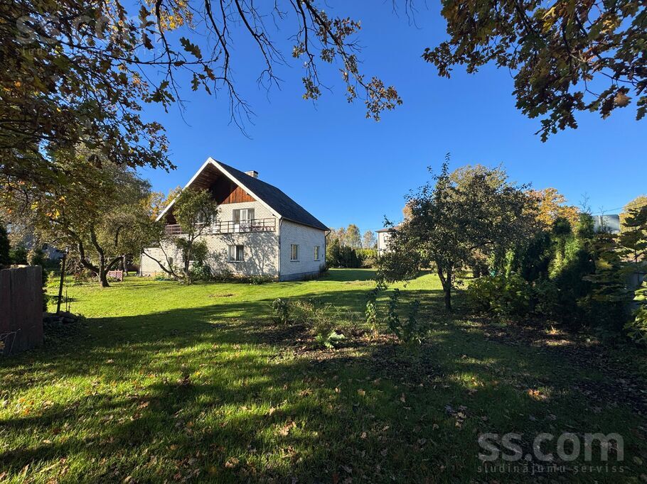 Zaļenieku 11, Rīga — maja