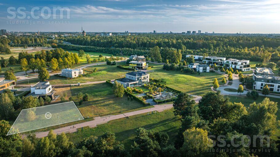 Jaunā Mežaparka 5, Rīga — zeme