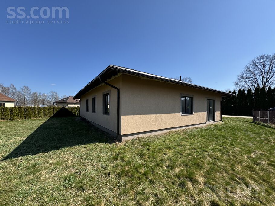 Bērzu iela 11, Iecava, Bauska un raj., Iecavas nov. — maja