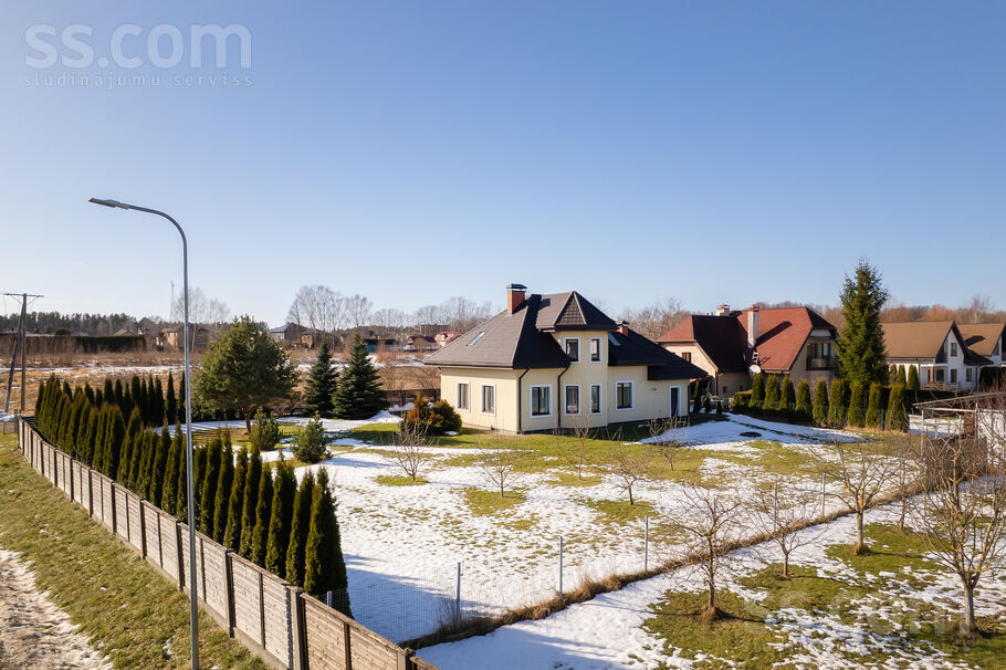 Upeņu iela 2, Rāmava, Rīgas rajons, Ķekavas pag. — maja