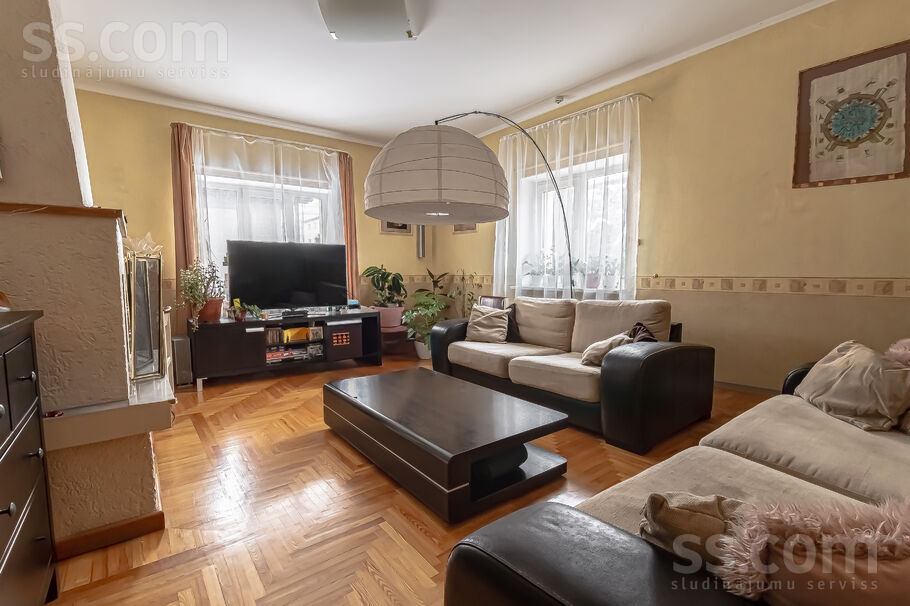 Zileņu 8, Rīga — maja