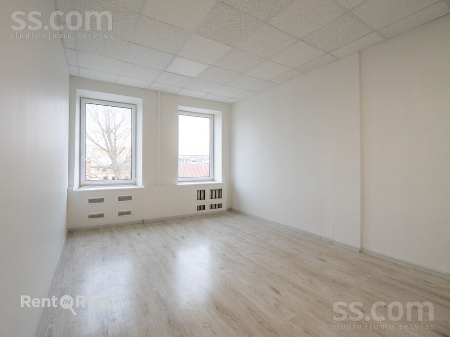 Lastādijas 42, Rīga — maja