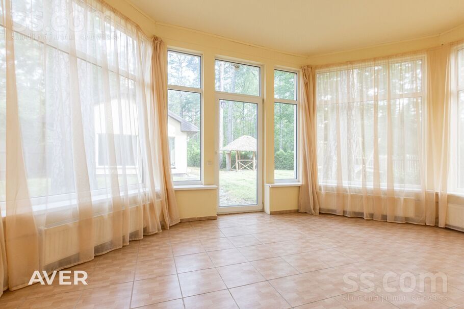 Kuģu iela 15, Jūrmala — maja