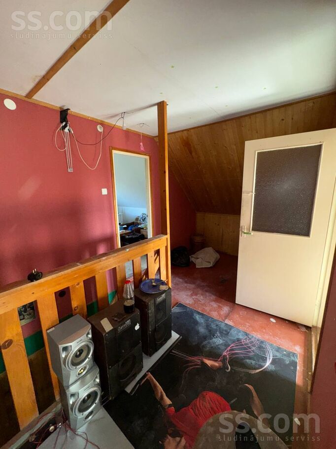 Ābeļziedi, Zūras, Ventspils un raj., Vārves pag. — maja