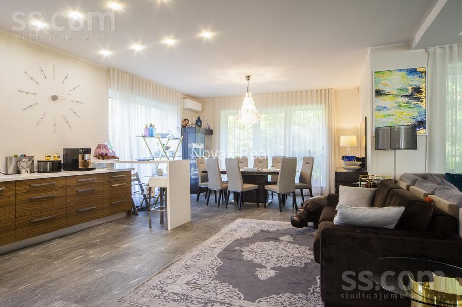 Ezeru iela 17, Jūrmala — maja