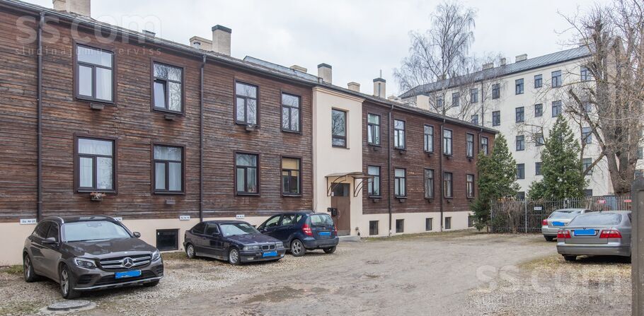 Sparģeļu 5b, Rīga — maja