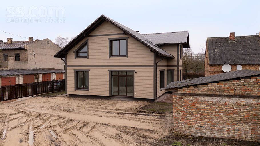 Rūpniecības iela 19, Jelgava un raj., Jelgava — maja