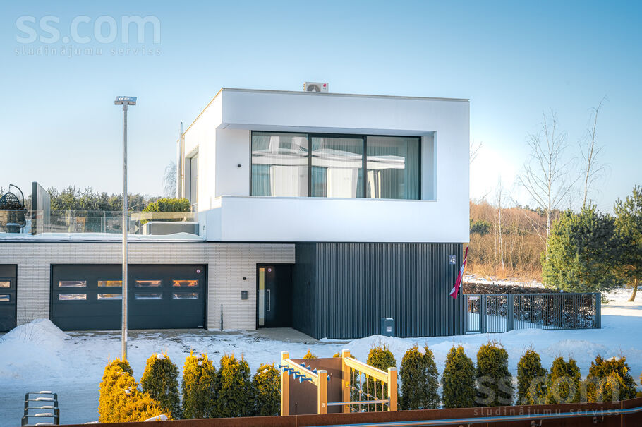 Jaunā Mežaparka 42, Rīga — maja