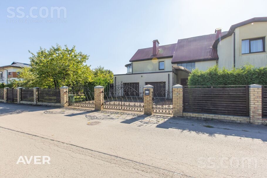 Liliju iela, Mārupe, Rīgas rajons, Mārupes pag. — maja