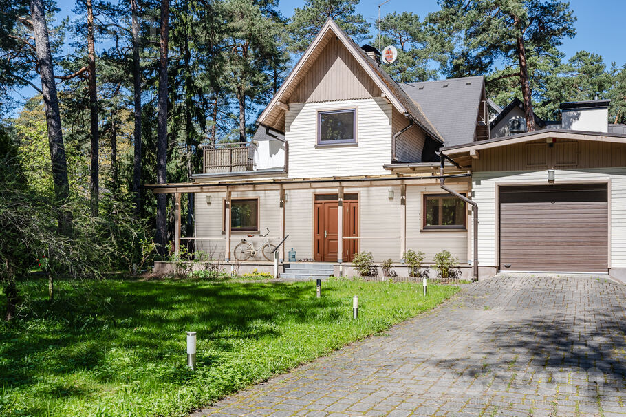 Bulduru prospekts 100b, Jūrmala — maja