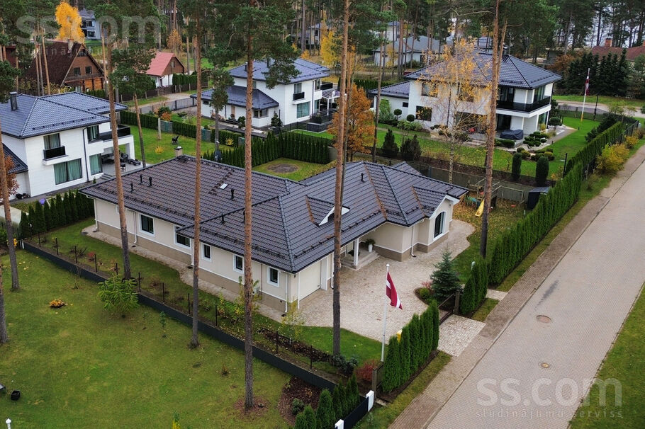 Ezerparka iela, Berģi, Rīgas rajons, Garkalnes nov. — maja