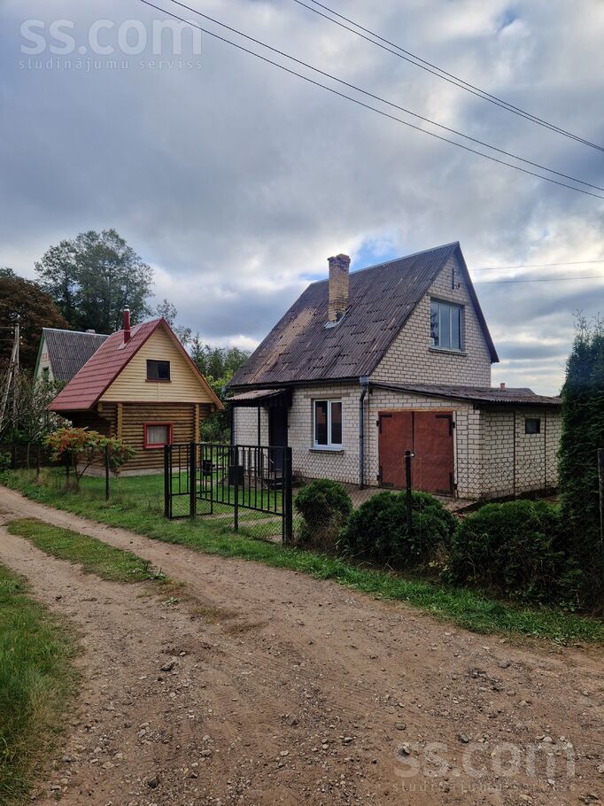 Zemeņu iela, Ļūbaste 1, Daugavpils un raj., Līksnas pag. — maja