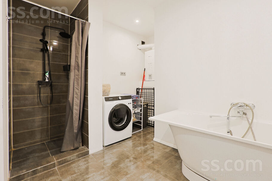 Sparģeļu 45, Rīga — maja