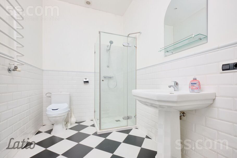 Bišu 9, Spilve, Rīgas rajons, Babītes pag. — maja