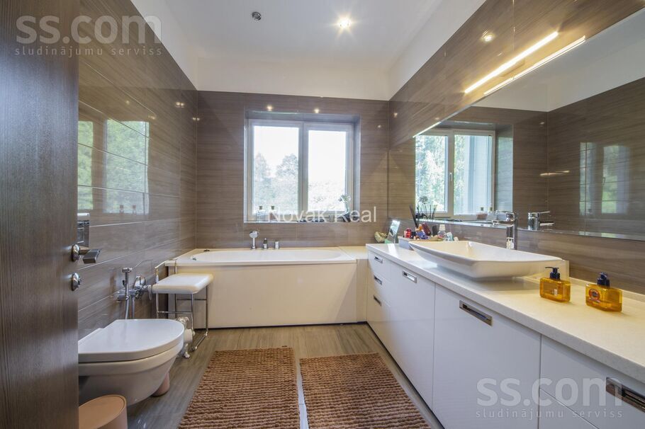 Ezeru iela 17, Jūrmala — maja