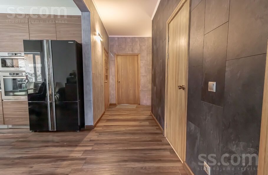 Zileņu 8, Rīga — maja