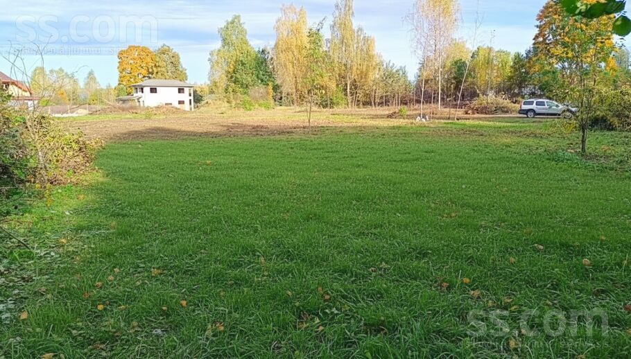 Pavasara, Brīvkalni, Rīgas rajons, Babītes pag. — zeme