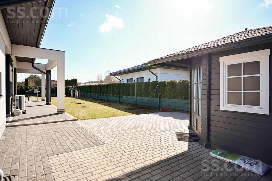 Mango iela 1, Mežāres, Rīgas rajons, Babītes pag. — maja