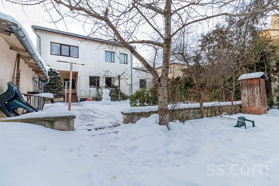 Zileņu 8, Rīga — maja