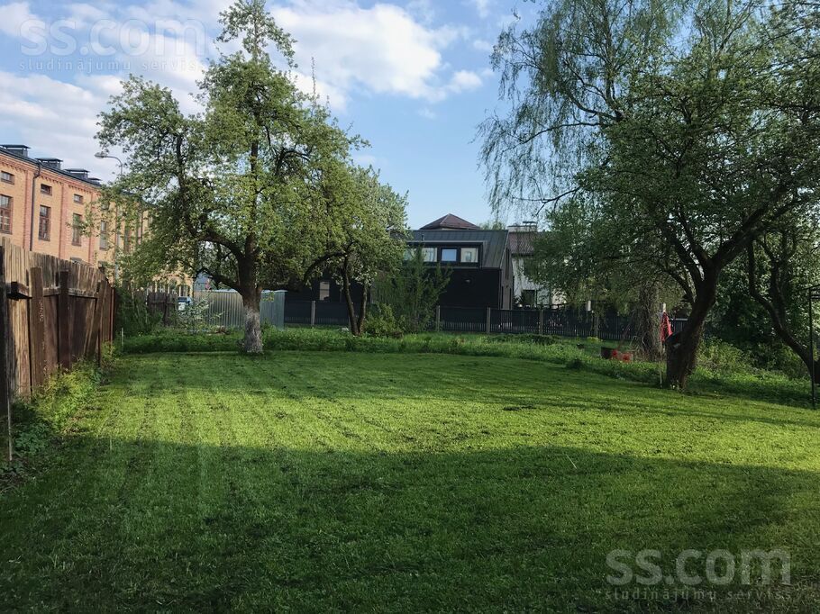 Ogļu 16, Rīga — zeme