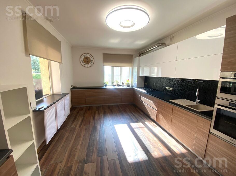 Zileņu, Rīga — maja