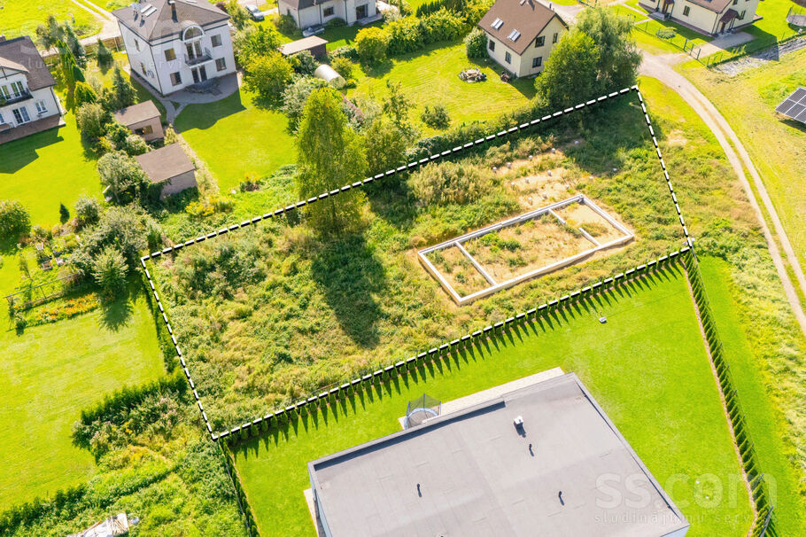 Senlejas 12, Rīga — zeme