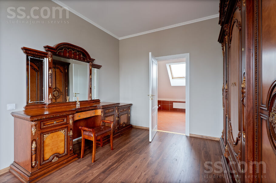 Rozu iela 10, Mārupe, Rīgas rajons, Mārupes pag. — maja