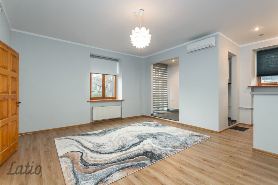 Sudrabu Edžus iela 16, Rīga