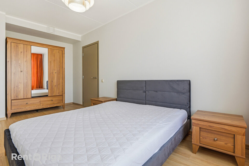 Dzelzavas iela 104, Rīga