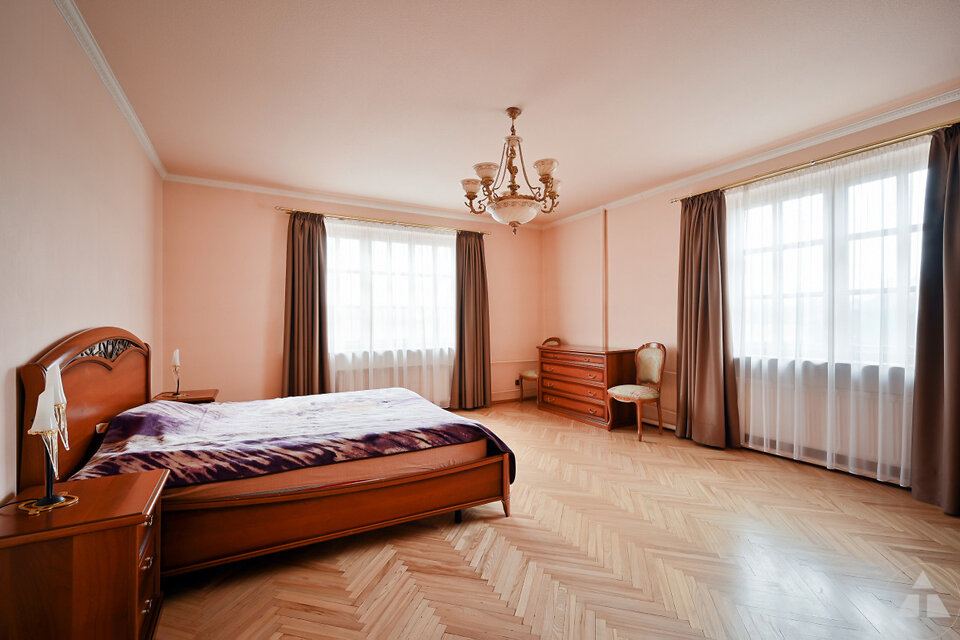 Tulpju iela 11, Rīga