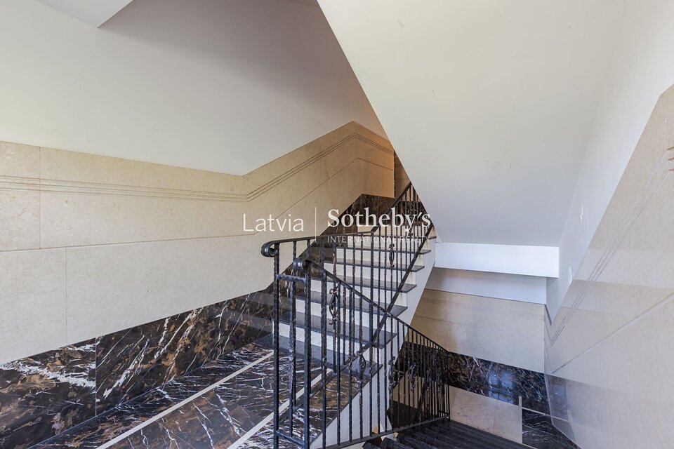 Firsa Sadovņikova iela 39, Rīga