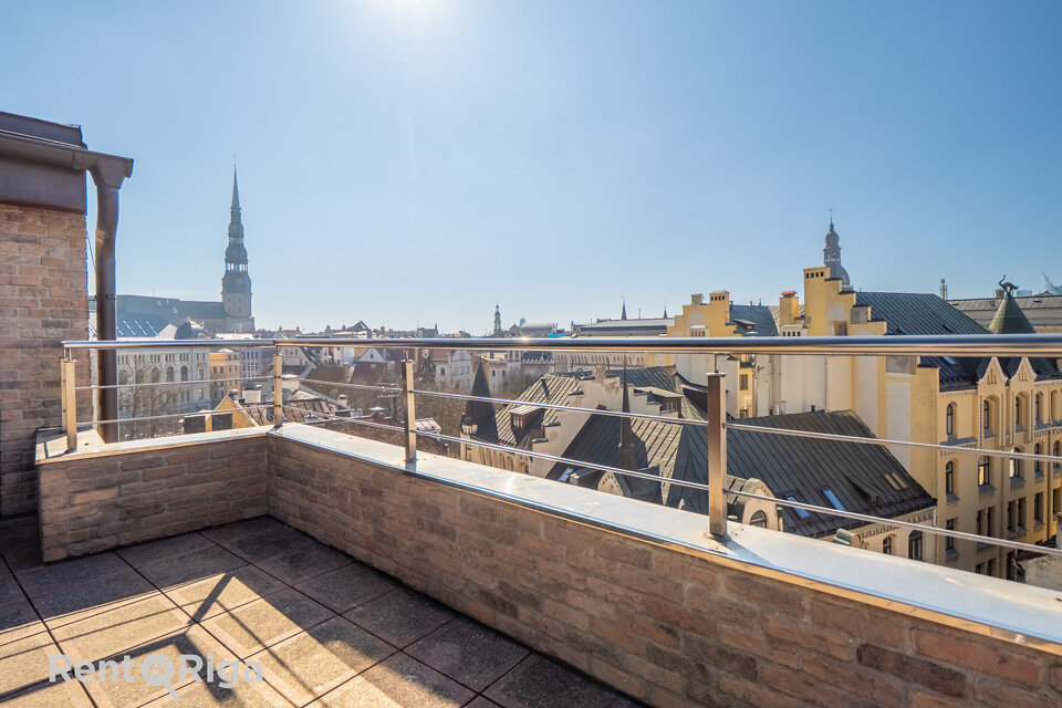 Mazā Smilšu iela 12, Rīga