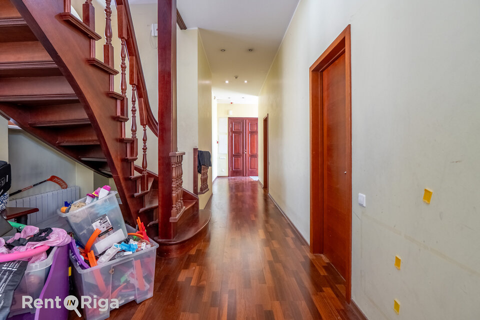 Mazā Smilšu iela 12, Rīga