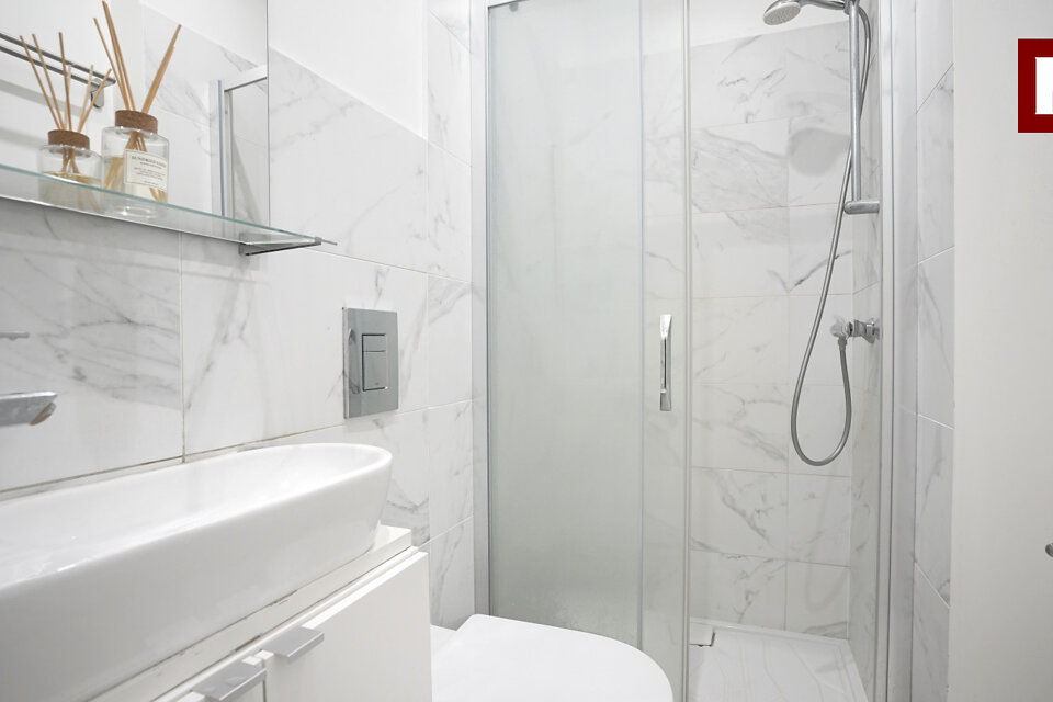 Dzirnavu iela 1, Rīga