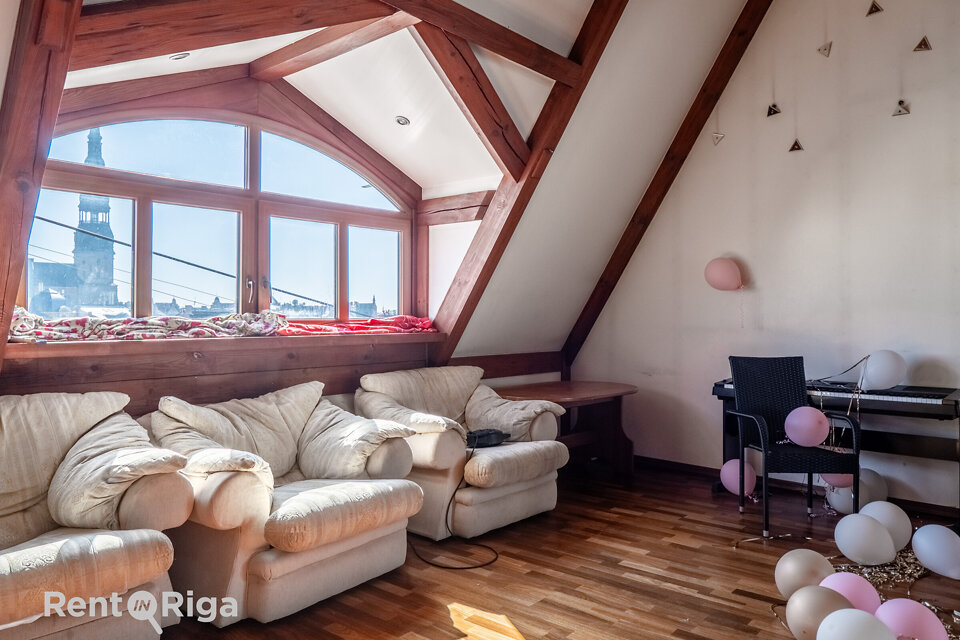 Mazā Smilšu iela 12, Rīga