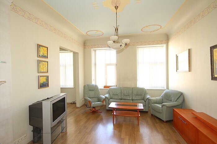 Strūgu iela 2, Rīga