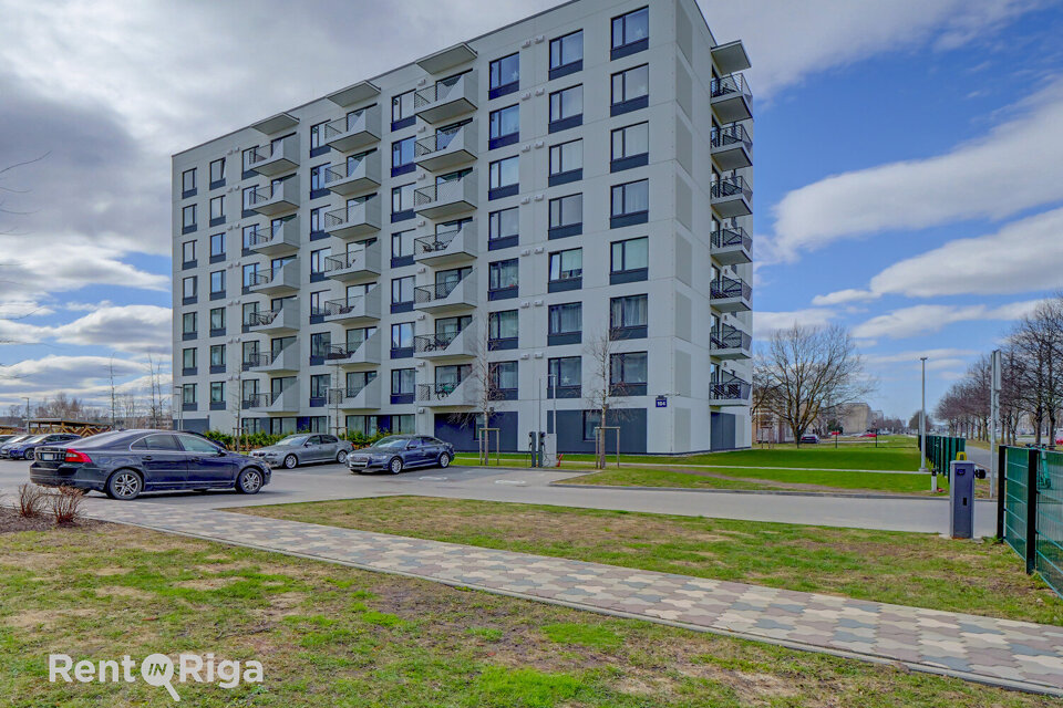 Dzelzavas iela 104, Rīga