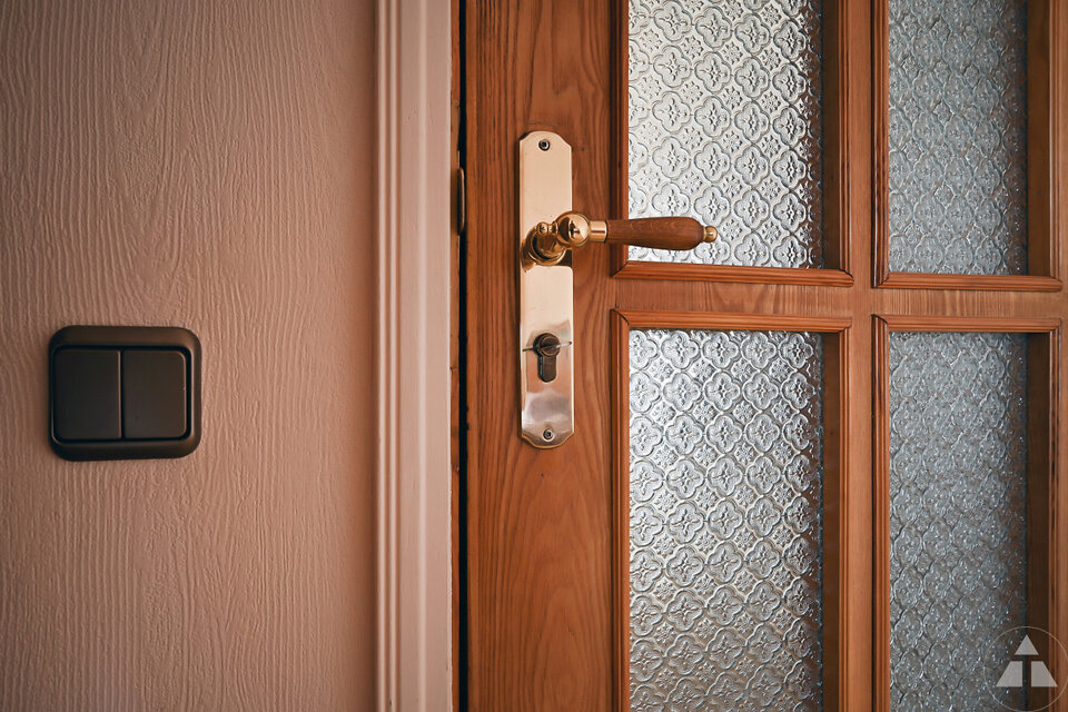 Tulpju iela 11, Rīga